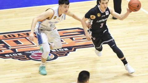 辽宁男篮核心球员大变动回顾：一代王朝落幕后的新老交替与2026赛季征程
